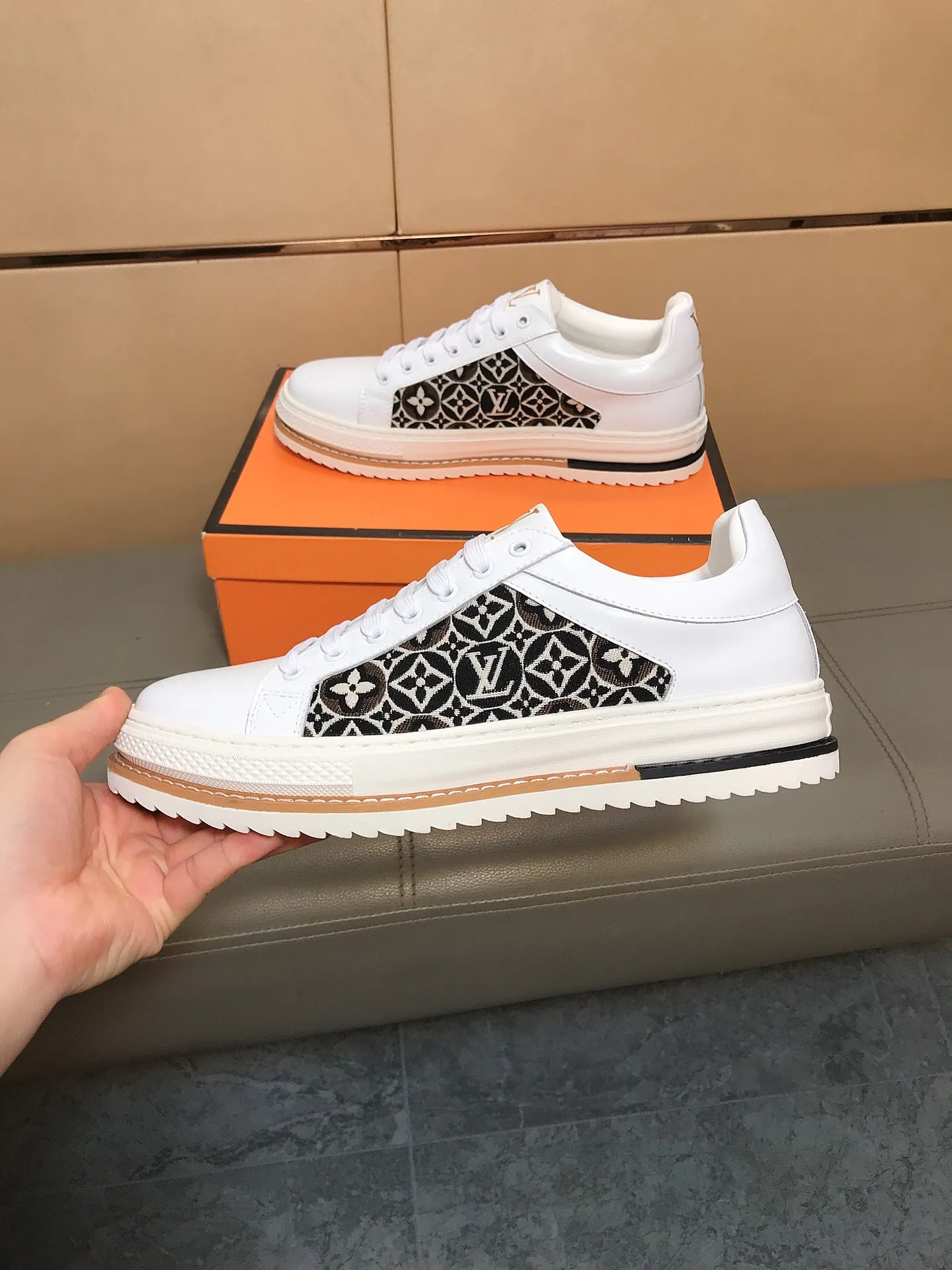 Ex-factory price 400 🆕🆕🔆🔆Hot-selling [Louis Vuitton] LV🔝new Korean style casual men's shoes, high-end brand, the upper is made of Italian cowhide stitching printed fabrics and sheepskin feet🔥, making walking more convenient and comfortable! Amazing work [color]! Create a fashionable personality to set off your uniqueness! A must-have for trendy men! Classic🔥Size: 38-44